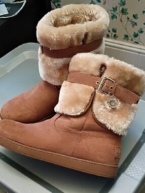 Women’s Tan Faux-Fur Winter Boot with Buckle Detail